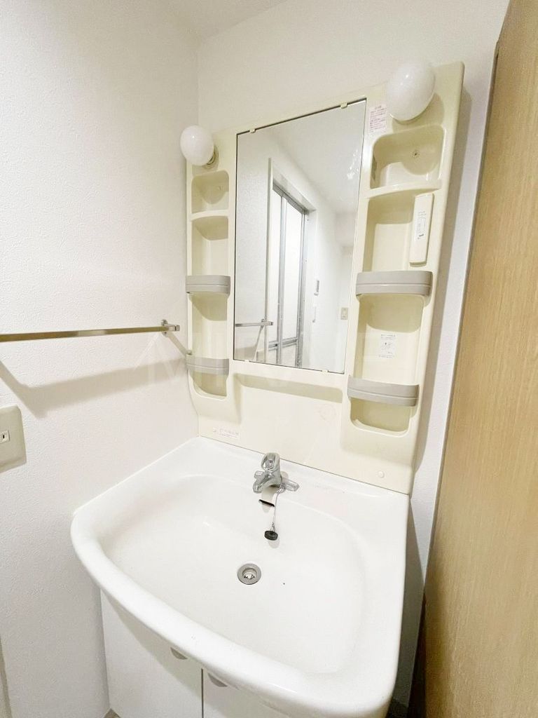 洗面設備　別部屋参考画像です