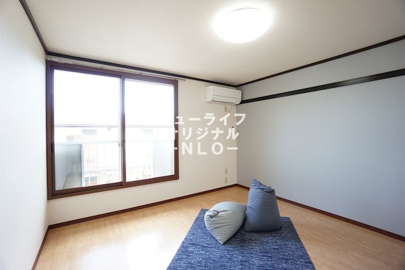 居室・リビング　南向きで日当りが良く明るいお部屋☆
