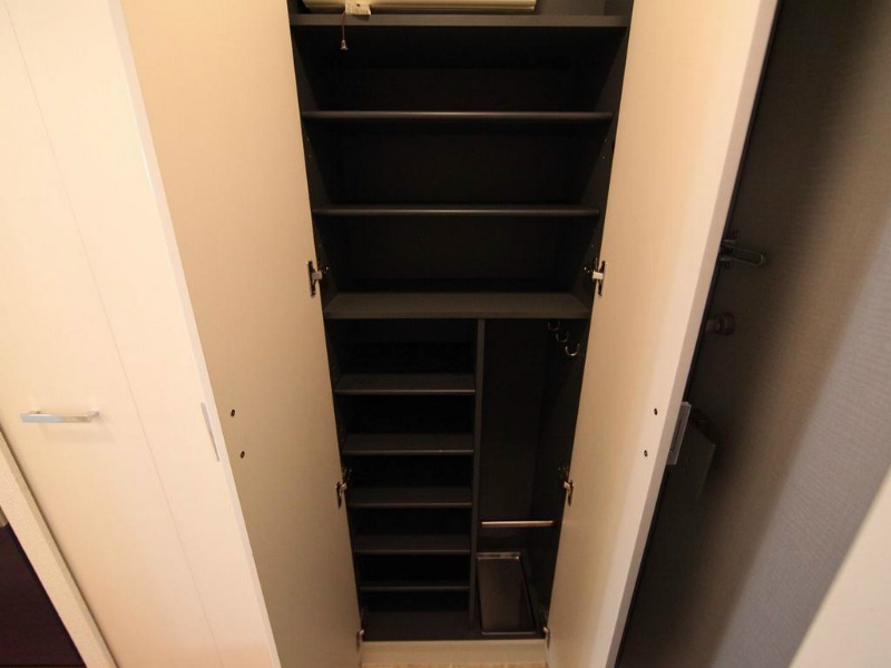 玄関　玄関　シューズボックス付（収納充実してます）