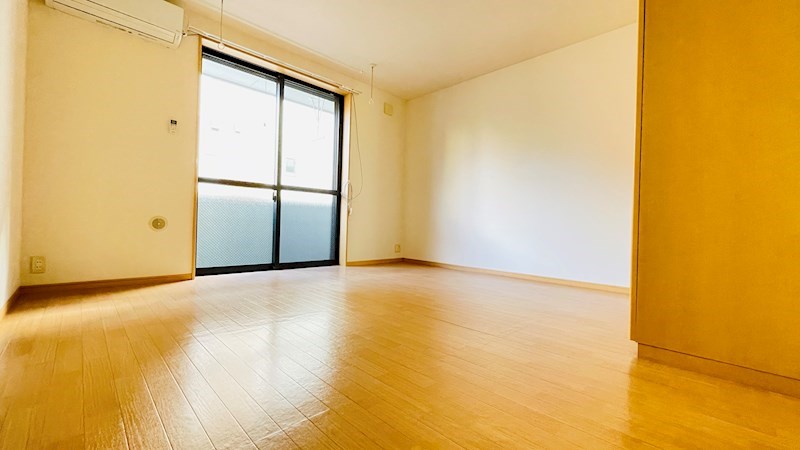 居室・リビング　こちらの物件はMODE不動産なら割引対象の１部屋です。