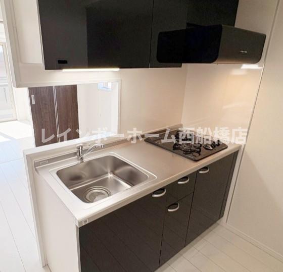 キッチン　写真は同物件の別部屋になります。