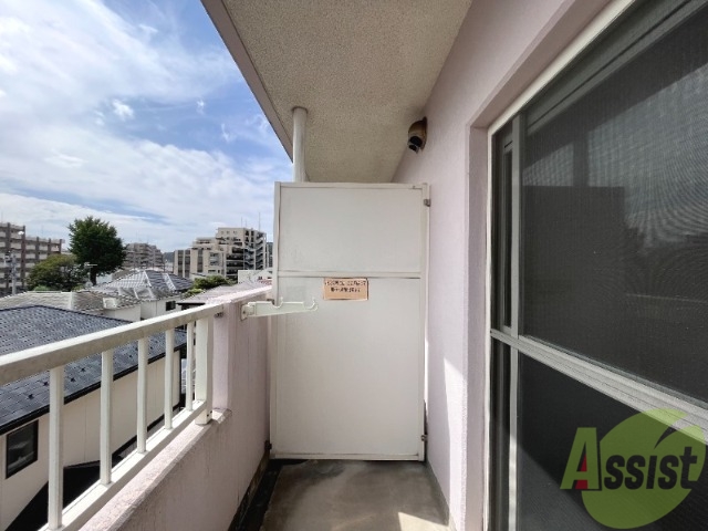 バルコニー　バルコニーが付いているので晴れた日は洗濯物が沢山干せますね。