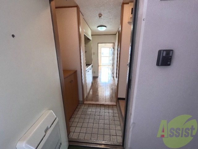 玄関　シンプルな玄関です。広さも問題なく立ち回れます。