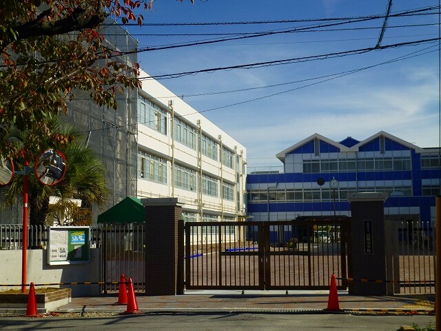 小学校　高槻市立高槻小学校（小学校）まで400m