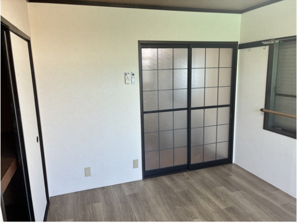 居室・リビング　小窓があり明るいキッチンスペース