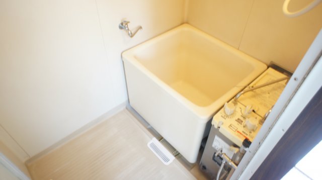 バス・シャワールーム　昔ながらの追い焚き機能付き