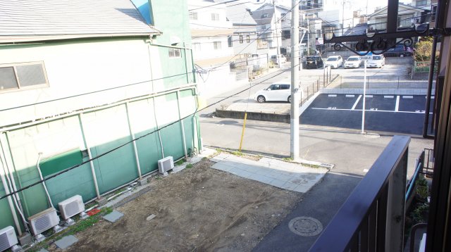 バルコニー　洗濯物干せるようになってます