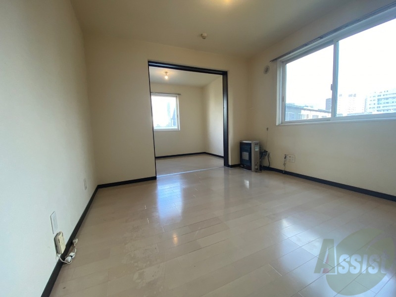 居室・リビング　広くてきれいなリビングです！快適に過ごせそうですね。