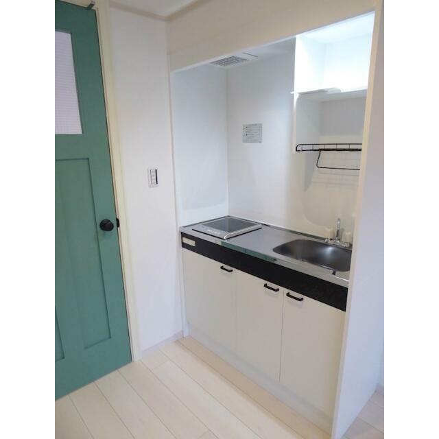 キッチン　一人暮らしに丁度いいサイズ、お手入れ楽々のＩＨキッチンです！