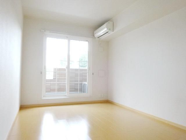 居室・リビング　明るいリビング・人気のカウンターキッチン