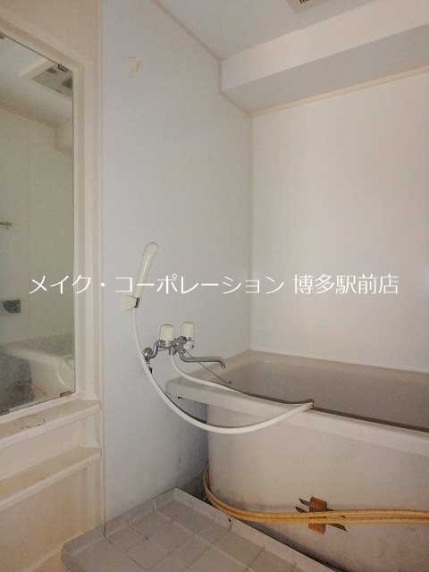 バス・シャワールーム　内装中の写真です。