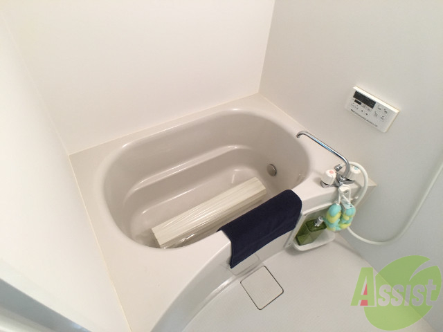 バス・シャワールーム　お風呂は洗い場、浴室ともに広々です。