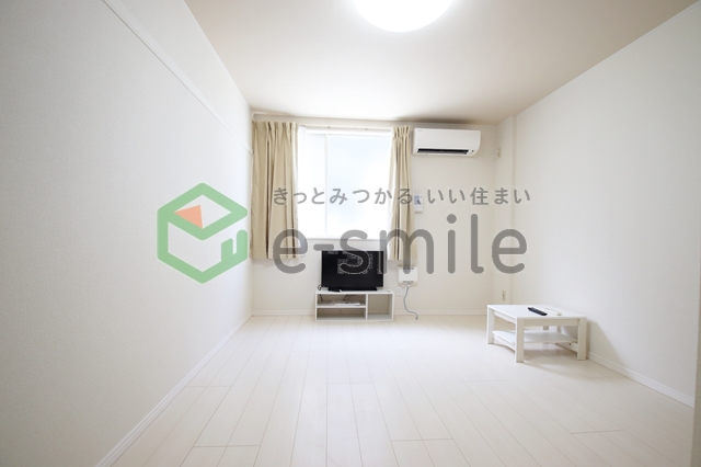 居室・リビング　こちらの居間で趣味の時間をお楽しみください