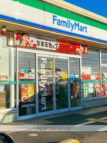 コンビニ　ファミリーマート（コンビニ）まで805m