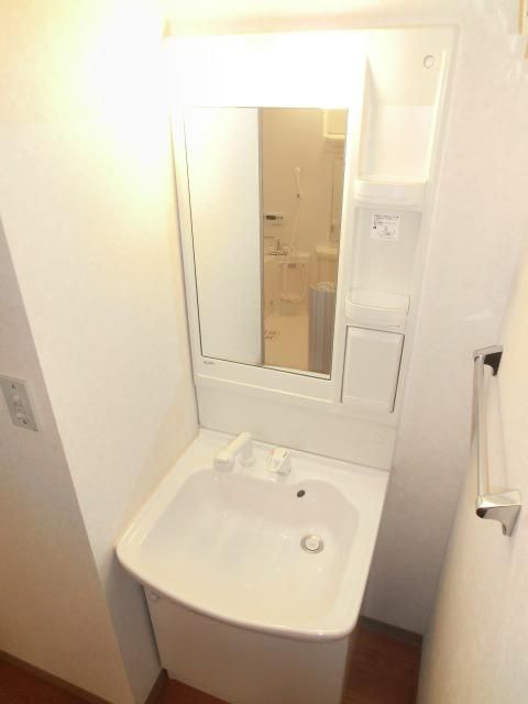 洗面設備　朝の支度に便利な独立洗面台