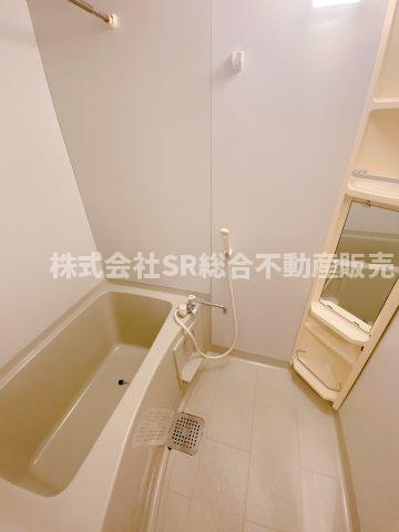 バス・シャワールーム　浴室とっても綺麗で気持ち良いです♪