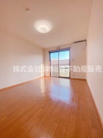 居室・リビング　広々とした室内で快適です♪