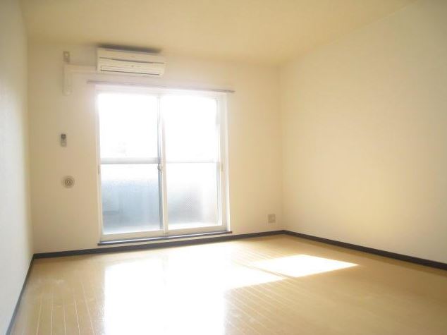 居室・リビング　使いやすい形の為、レイアウトを楽しめます♪