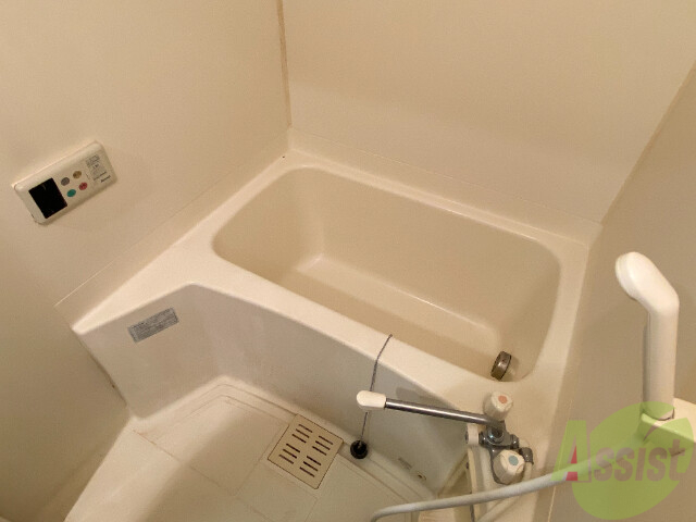 バス・シャワールーム　こちらのお風呂で、一日の疲れを癒してください。