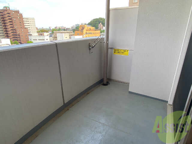 バルコニー　机が置けそうな程、広いバルコニーでした。