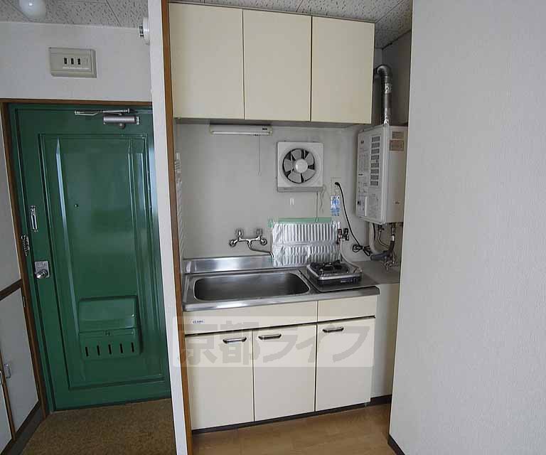 キッチン　給湯器も付いてます