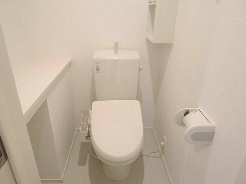 トイレ　温水洗浄便座