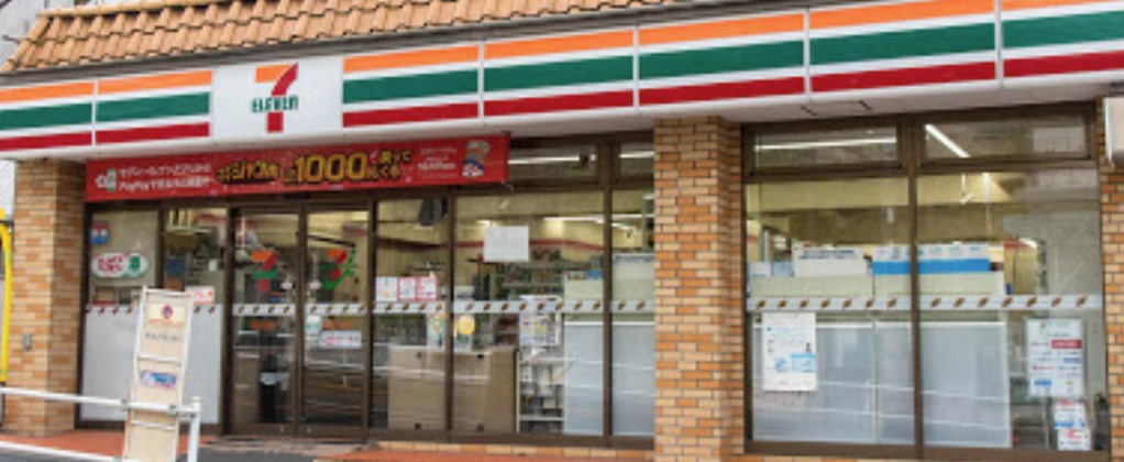 コンビニ　セブンイレブン 新宿喜久井町店（コンビニ）まで686m