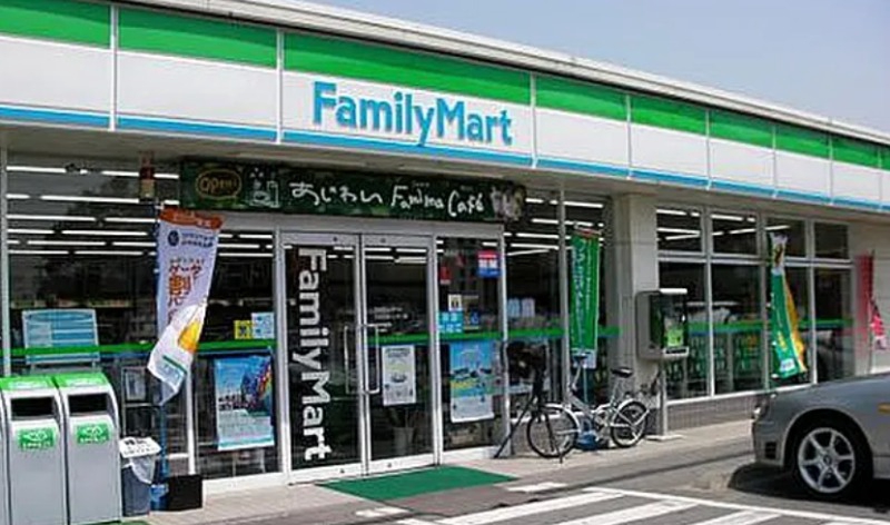 コンビニ　ファミリーマート島之内周防町店（コンビニ）まで56m