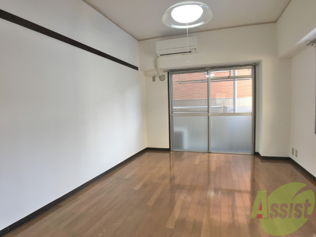 居室・リビング　リビングは７帖、一人暮らしにはちょうどいいですね