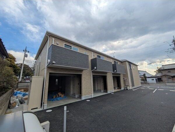 建物外観　駐車場