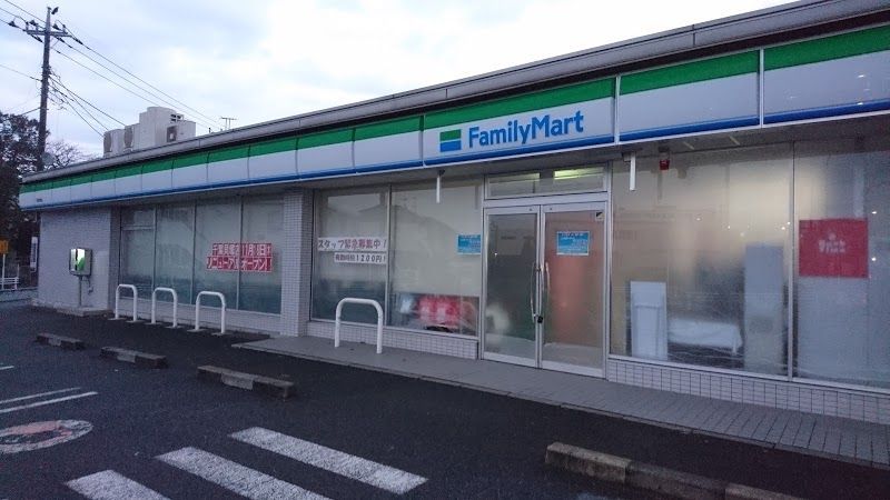 コンビニ　ファミリーマート 千葉貝塚店（コンビニ）まで270m