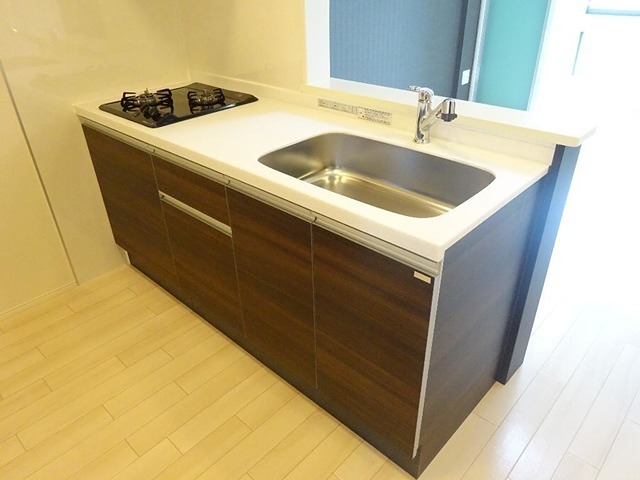 キッチン　人気のカウンターキッチン仕様、2口ガスコンロ付きです。