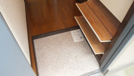 玄関　下駄箱完備