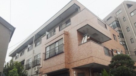 建物外観　南向きで日当たり良好です♪