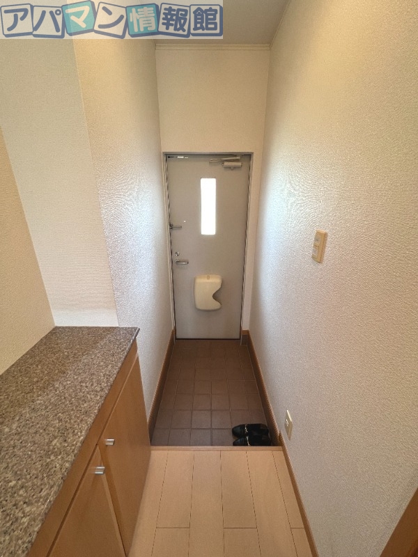 玄関　※別号室のお写真になります