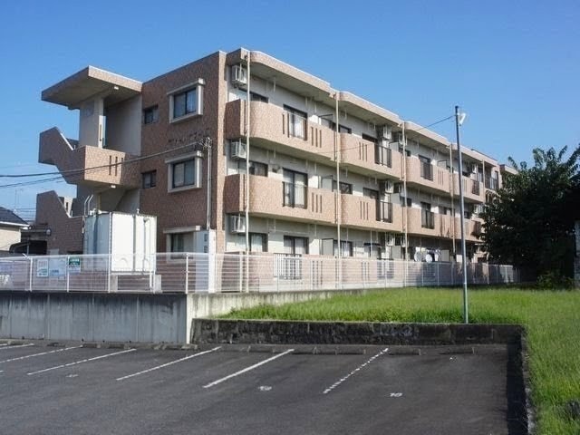 建物外観　3階建てマンションです♪