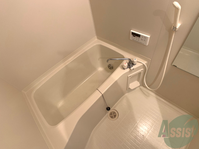 バス・シャワールーム　バスルームはこちらです。広々としてゆったり休めます。