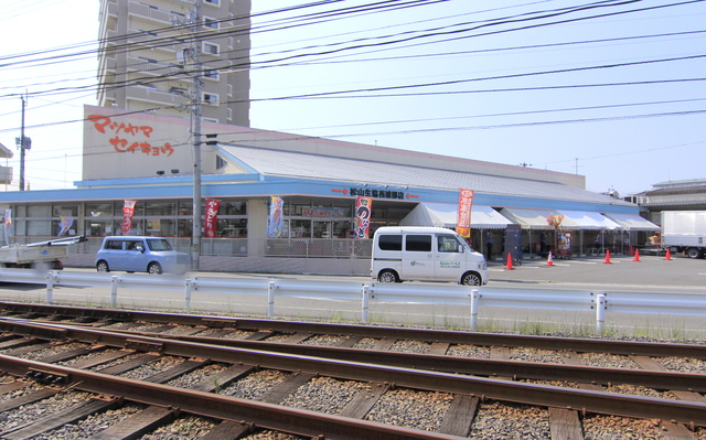スーパー　松山生協　西雄郡店（スーパー）まで300m