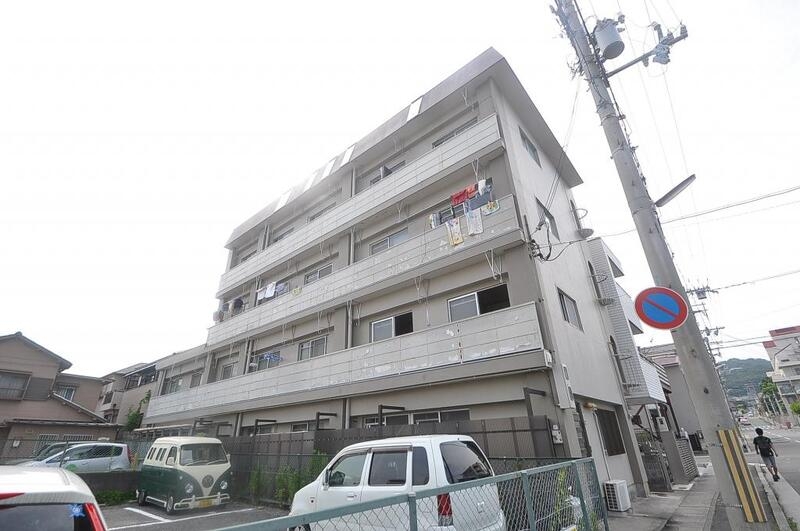 建物外観　存在感のある外観は落ちついた色合いで、堂々としていますね。