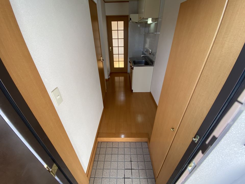 玄関　写真は２０１号の写真です