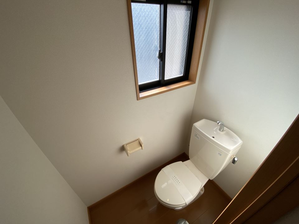 トイレ　写真は２０１号の写真です