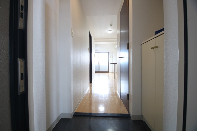 玄関　※別号室の参考写真です※