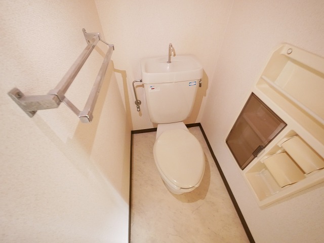 トイレ　シンプルで使いやすいトイレです