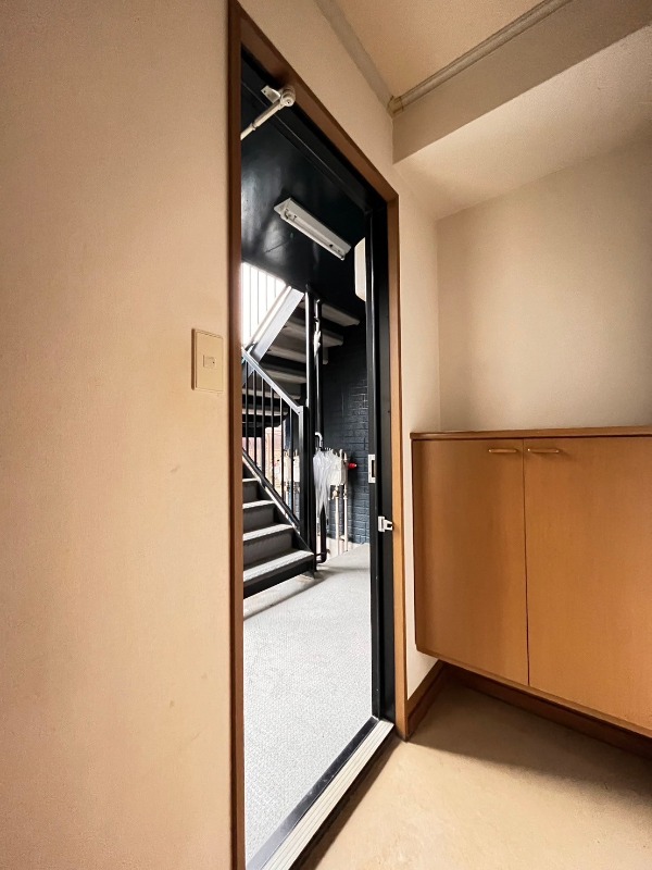 玄関　※別部屋参考写真