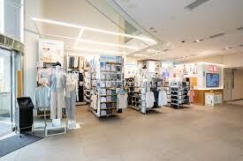 ショッピングセンター　ユニクロ済生会中央病院店（ショッピングセンター）まで460m