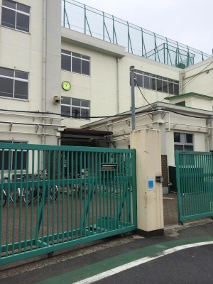 小学校　大田区立洗足池小学校（小学校）まで588m