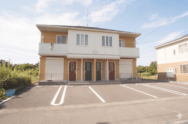 エントランス　南側は駐車場です