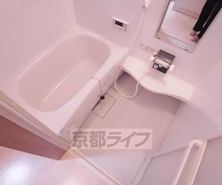 バス・シャワールーム　かっこいいバスルームです。