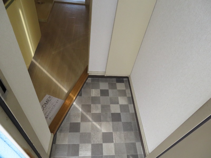玄関　＊別号室の写真となります。