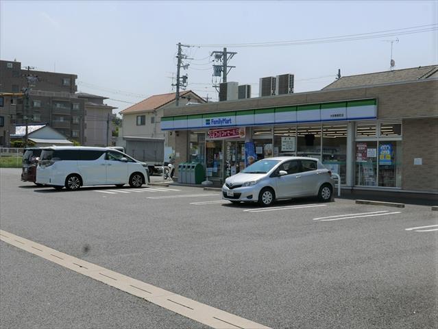 コンビニ　ファミリーマート大府東新町店（コンビニ）まで158m